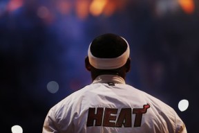 亚博官网-魔幻体育日报，布莱顿备战NBA，首钢绝杀惊魂，泰山体检闯意杯